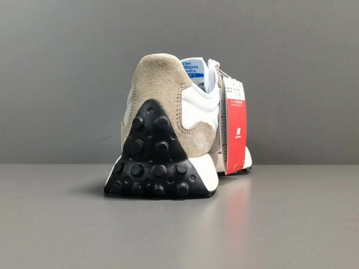New Balance 327 
