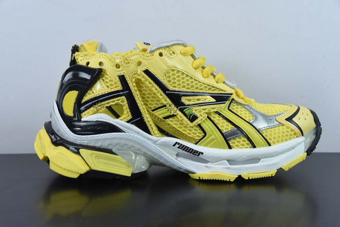 BALCIA RUNNER SNEAKER