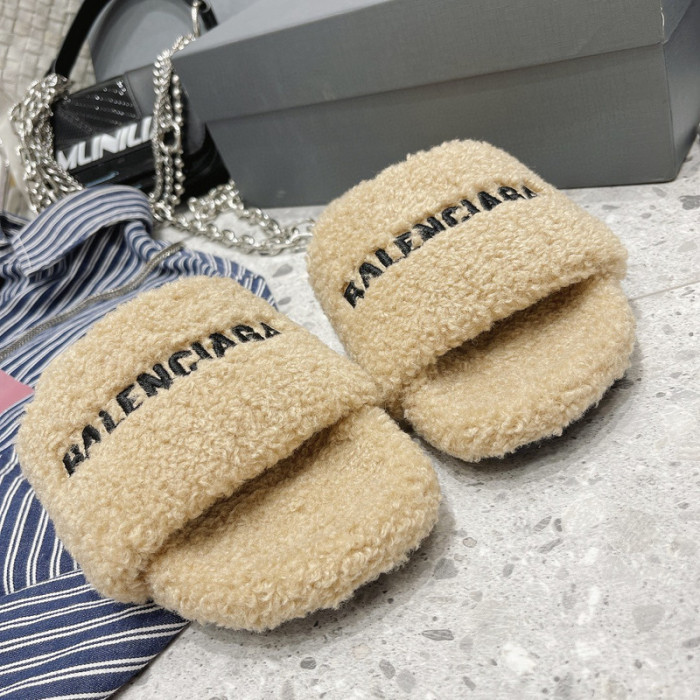 BALCIA FURRY SLIDES