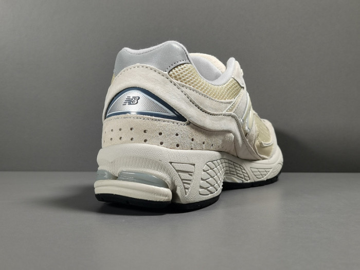 New Balance 2002R ML2002RE