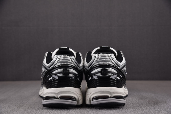 New Balance 1906R Silver Metallic Black M1906RER