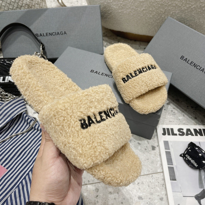 BALCIA FURRY SLIDES