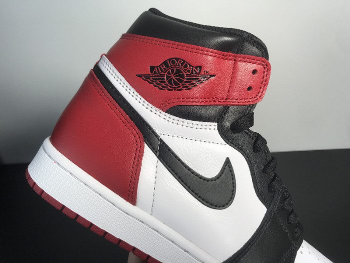 AIR JORDAN 1 BLACK TOE (2016) 555088-125