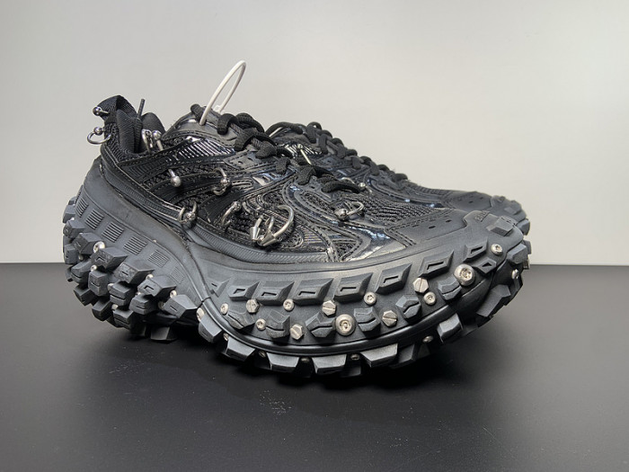 BALCIA DEFENDER SNEAKER