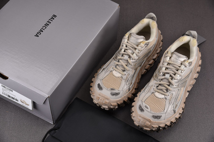 BALCIA DEFENDER SNEAKER