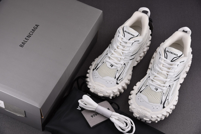 BALCIA DEFENDER SNEAKER