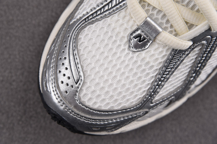 New Balance 1906R Silver Metallic Black M1906RER