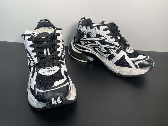 BALCIA RUNNER SNEAKER