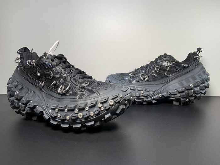 BALCIA DEFENDER SNEAKER