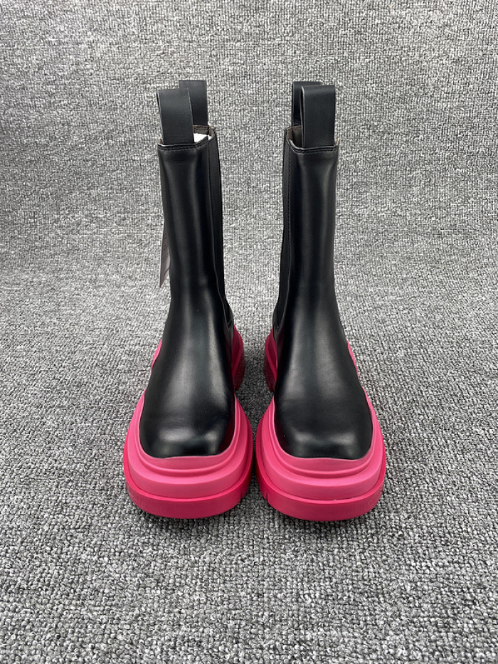 Bo*te*ga ve*ne*ta chelsea tire leather high boot