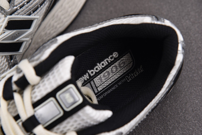 New Balance 1906R Silver Metallic Black M1906RER