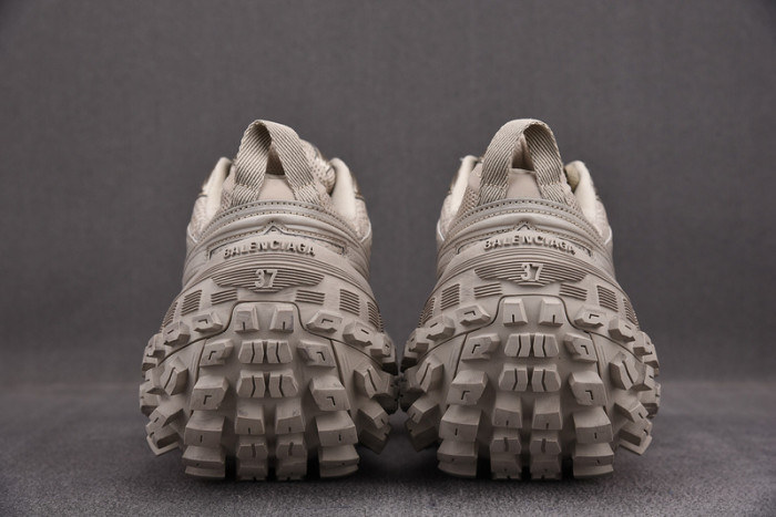 BALCIA DEFENDER SNEAKER